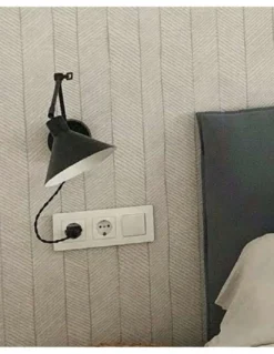 Aplique de pared Capuchina - Luxcambra - Lámpara de lectura negra con brazo articulable