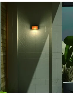 Aplique de pared de exterior Ruka – Mantra – Lámpara de exterior con sensor, de madera, IP54 LED 3000K