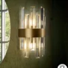 Aplique de pared Grace – Schuller – Lámpara de cristal transparente y acabado oro