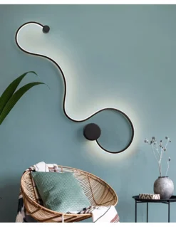 Aplique de pared Grafos – Schuller – Lámpara minimalista en negro o dorado