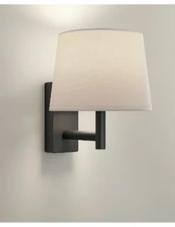 Aplique de pared Metrica – LedsC4 – Lámpara de pared decorativa con pantalla blanca, Disponible en 2 colores