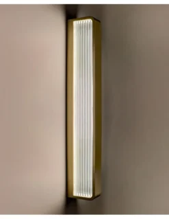 Aplique de pared Myn W Glass - B.lux - Diseño vertical con vidrio estriado y luz LED difusa