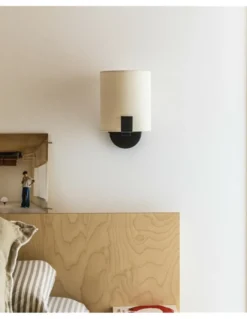Aplique de pared Nila – Faro – Lámpara decorativa con pantalla de tela blanca