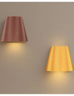 Aplique de pared Plika - Pedret Lighting - Lámpara sostenible de bioplástico impreso 3D