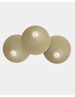 Aplique de pared Trip Triple - LedsC4 - Diseño decorativo con 3 discos de acero y tulipas de vidrio