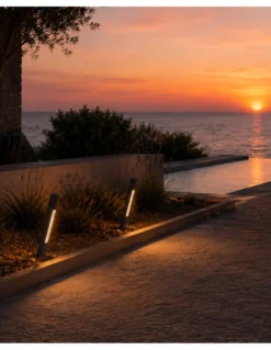 Baliza exterior Solid Outdoor Bollard - B.lux - Diseño tubular inclinado con óptica darklight