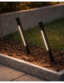 Baliza exterior Solid Outdoor Bollard - B.lux - Diseño tubular inclinado con óptica darklight