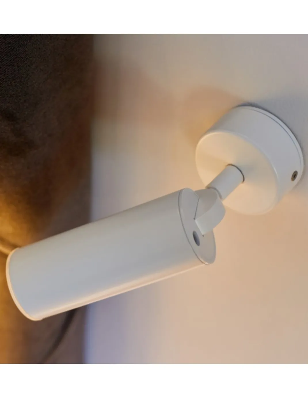 Foco de pared y techo LED en 2 acabados orientable y regulable 2700K – Haul - Milán