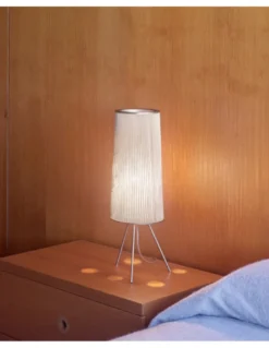 Lampara de mesa Ura - a - emotional light - Lámpara trípode de malla decorativa