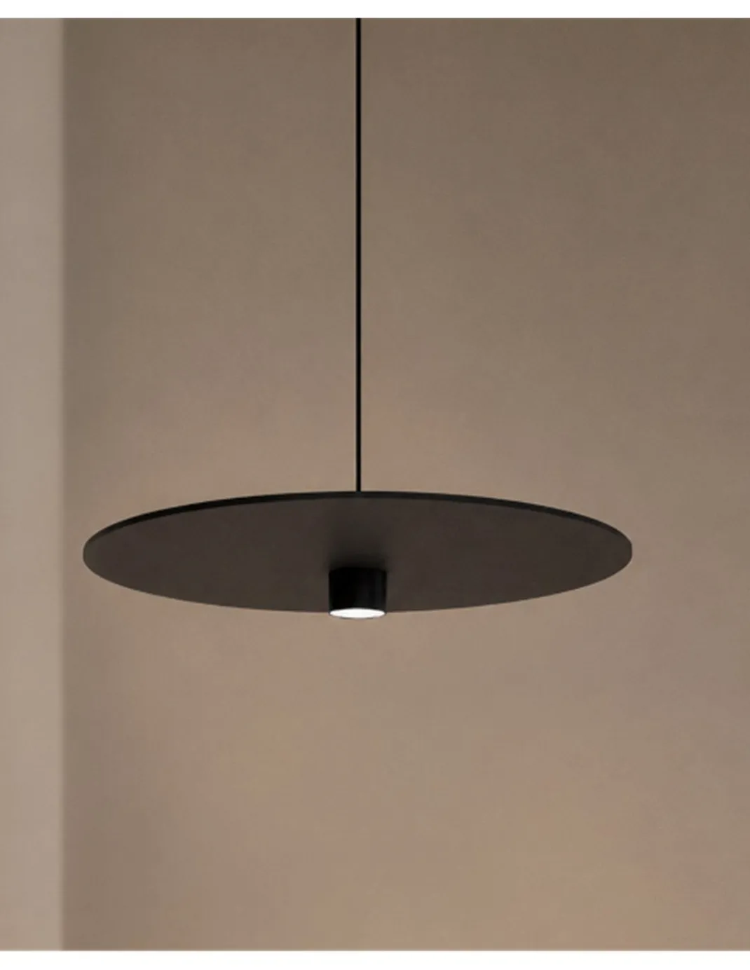 Lámpara colgante Beira S DK 450 - B.lux - Diseño minimalista con pantalla circular y luz focal