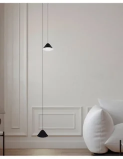 Lámpara colgante Gruissan – Mantra – Disponible en blanco o negro, pantalla cónica
