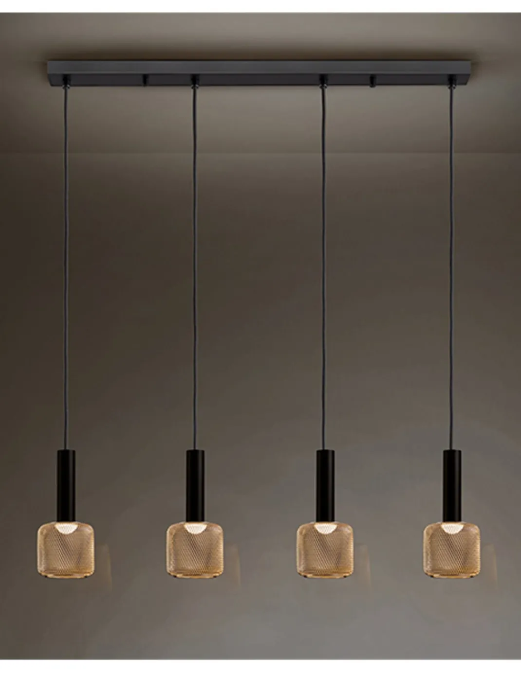 Lámpara colgante lineal Sincro – Schuller – 4 tulipas de malla dorada, LED regulable