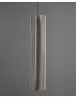 Lámpara colgante Núa - a-emotional light - Diseño vertical de malla metálica disponible en 2 tamaños