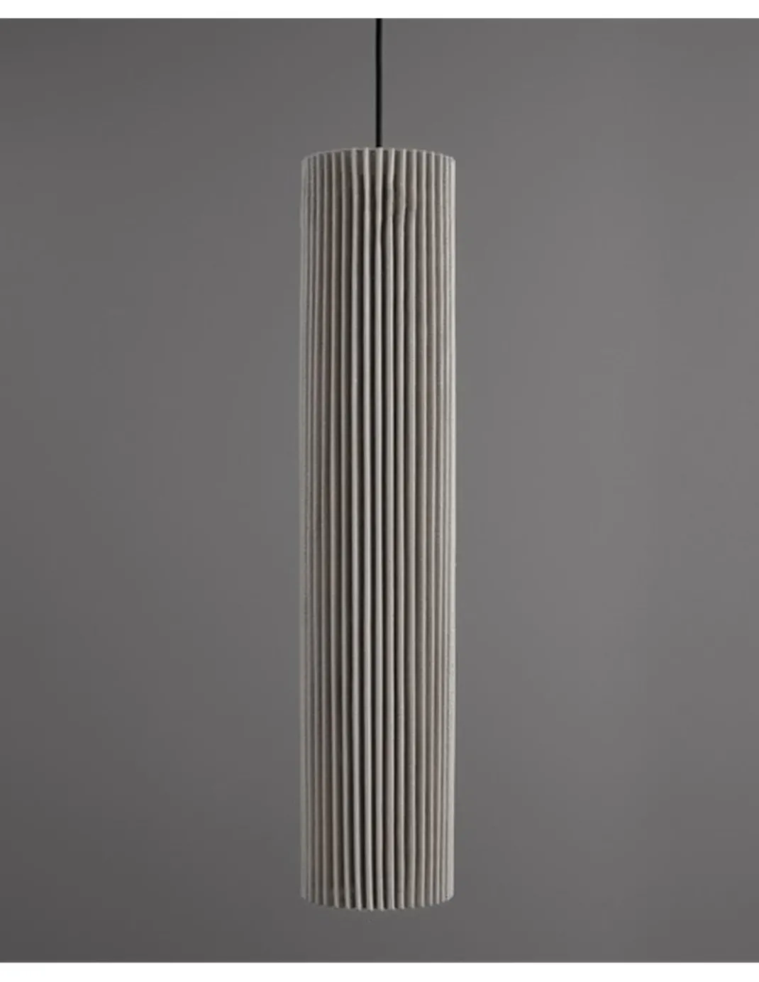 Lámpara colgante Núa - a-emotional light - Diseño vertical de malla metálica disponible en 2 tamaños