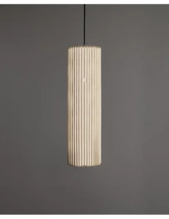 Lámpara colgante Núa - a-emotional light - Diseño vertical de malla metálica disponible en 2 tamaños
