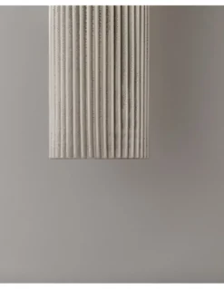 Lámpara colgante Núa - a-emotional light - Diseño vertical de malla metálica con textura decorativa