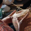 Lámpara colgante Pikul Single M - PET Lamp - Lámpara artesanal y reciclada, pantalla de fibra de bambú