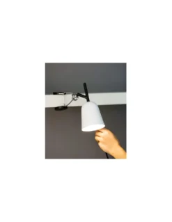 Lámpara con pinza de enganche de metal y ABS en 4 acabados – Studio – Faro