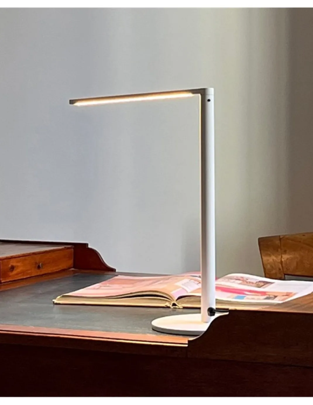 Lámpara de escritorio Matrix LED – Luxcambra – Diseño minimalista en blanco o negro