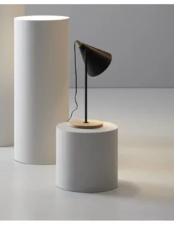 Lámpara de mesa Berka - Massmi - Diseño nórdico con pantalla cónica