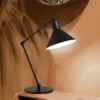 Lámpara de mesa Capuchina - Luxcambra - Flexo articulable estilo industrial