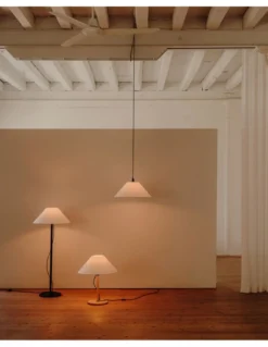 Lámpara de mesa Clasica - Luxcambra - Pantalla de pergamino y base de madera