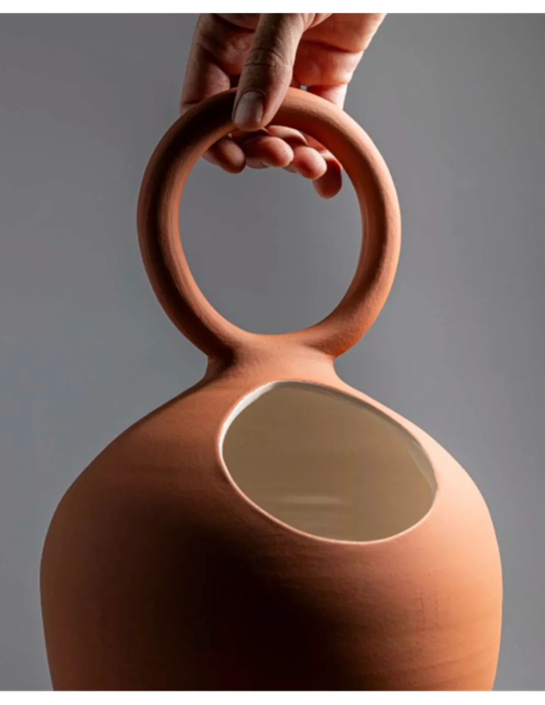 Lámpara de mesa Clay - Fokobu - Lámpara artesanal de cerámica, forma de botijo, blanco/terracota
