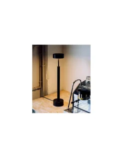 Lámpara de mesa de metal en 3 colores – Peak – Milan