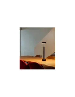Lámpara de mesa de metal en 3 colores – Peak – Milan