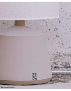 Lámpara de mesa Ibiza – Fokobu – Lámpara de cerámica con pantalla blanca