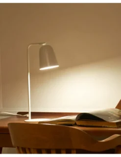 Lámpara de mesa Lula – Luxcambra – Lámpara moderna en blanco o negro