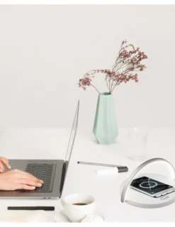 Lámpara de mesa Luxo - AJP - Lámpara blanca con cargador inalámbrico