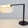 Lámpara de mesa Matrix – Luxcambra – Pantalla de cotonet blanco con giro horizontal