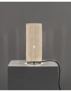 Lámpara de mesa Núa Small - a-emotional light - Malla de acero pintado con textura vertical y luz tamizada