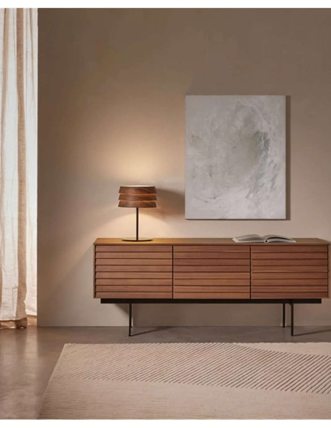 Lámpara de mesa Sussex - Punt Mobles - Diseño en madera con pantalla de lamas para aparador