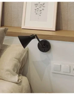 Lámpara de pared Capuchina – Luxcambra – Aplique con brazo orientable, acabado negro