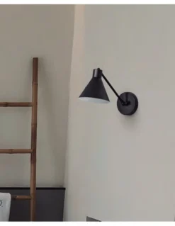 Lámpara de pared Capuchina – Luxcambra – Aplique con brazo orientable, acabado negro