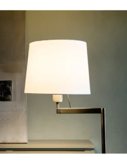 Lámpara de Pie Artis - Faro - Estructura bronce y pantalla blanca