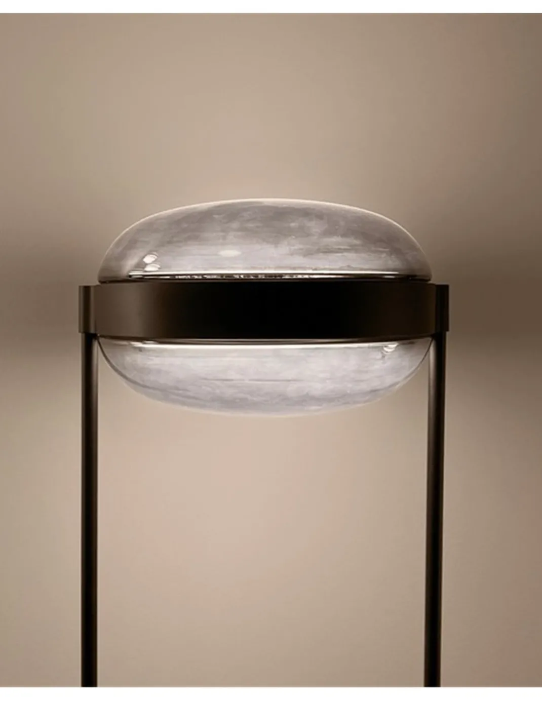 Lámpara de pie Beaded F - B.lux - Doble difusor de vidrio soplado con luz directa e indirecta