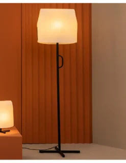Lámpara de pie Luang - Faro – Diseño moderno con pantalla de papiro en beige o camel