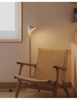 Lámpara de pie Shita - Milan - Lámpara minimalista, pantalla orientable