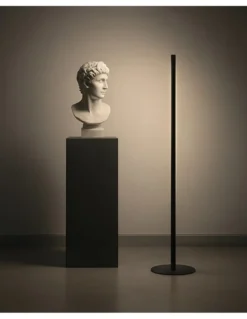 Lámpara de pie Solid F - B.lux - Diseño tubular vertical con óptica darklight y luz LED de confort