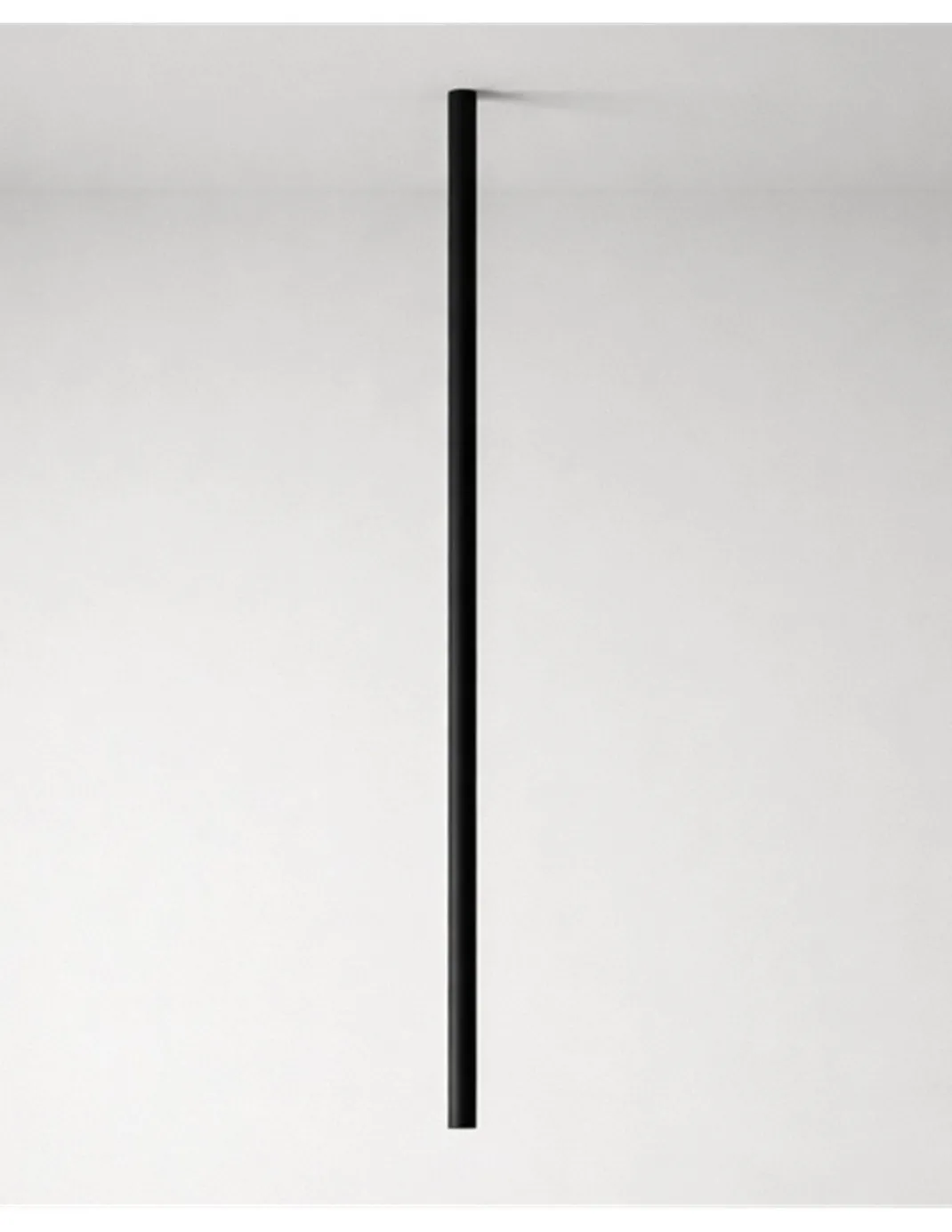 Lámpara de techo Solid C - B.lux - Tubular vertical para techos altos con óptica darklight, luz de acento