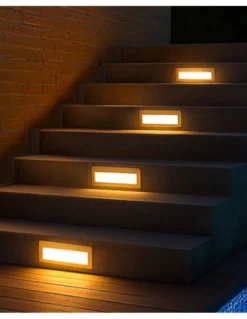 Lámpara empotrable de exterior Step - Conalux - Foco rectangular blanco para iluminar escalones o pasillos