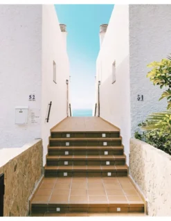 Lámpara empotrable de exterior Step - Conalux - Foco rectangular blanco para iluminar escalones o pasillos