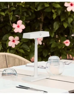 Lámpara portátil de exterior blanca Liss – Novolux Lighting