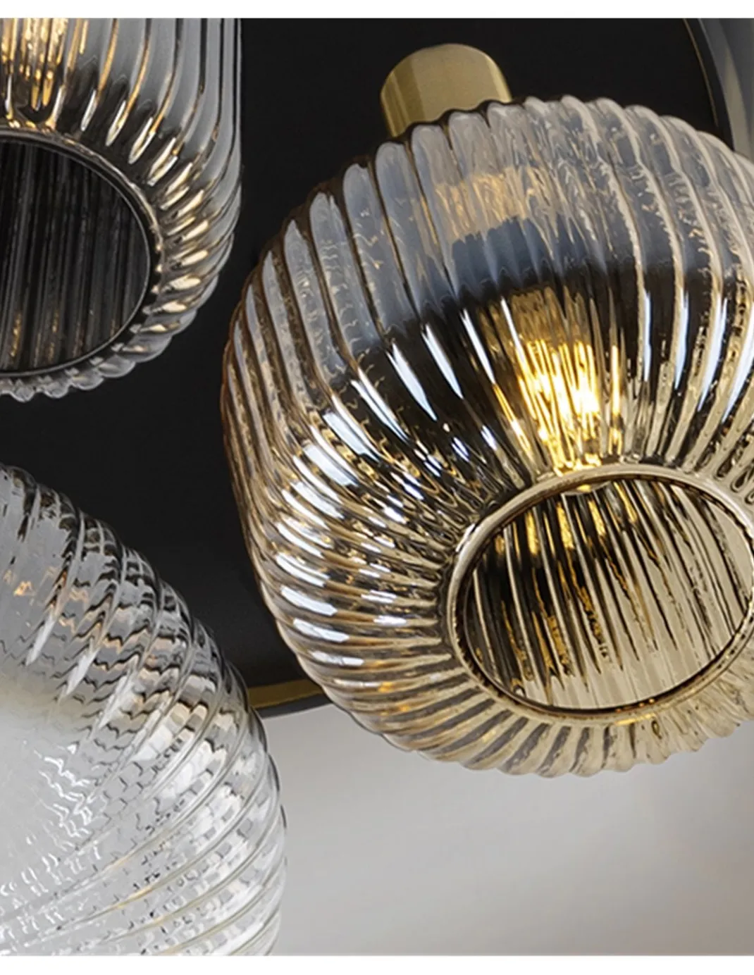 Plafón de techo Norma – Schuller – Lámpara de 3 luces, pantallas de cristal moldeado