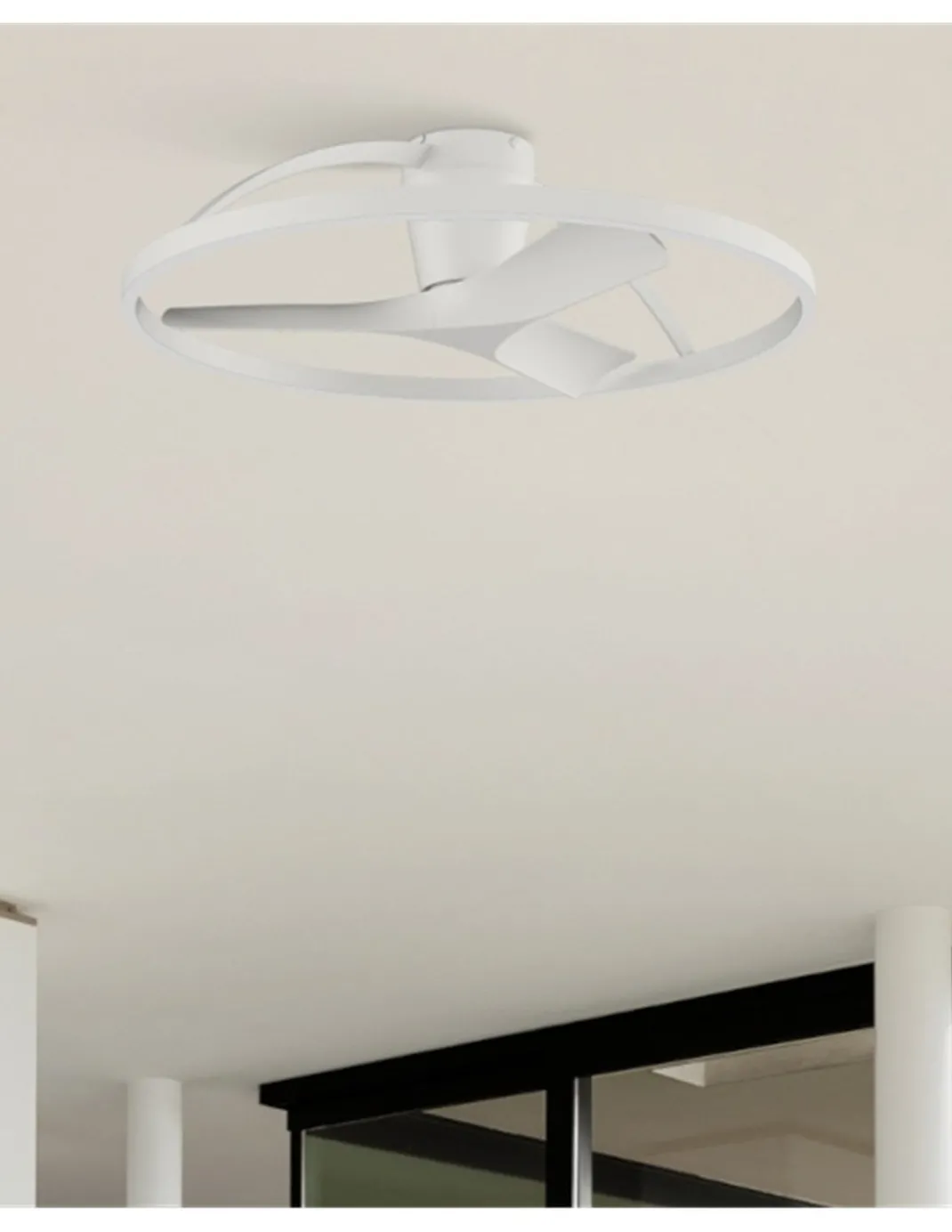 Plafón ventilador con luz Nepal II - Mantra - Ventilador blanco con aro decorativo, aspas reversibles y luz regulable