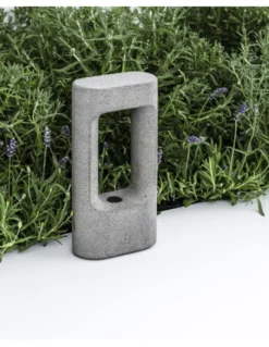 Sobremuro de exterior Totem – Faro – Lámpara de cemento LED